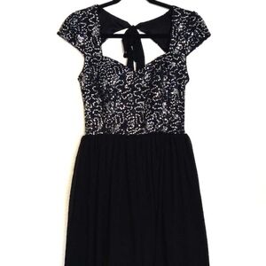 🍍Mystic Silver Sequin Top Black Skirt w/ Tool Med